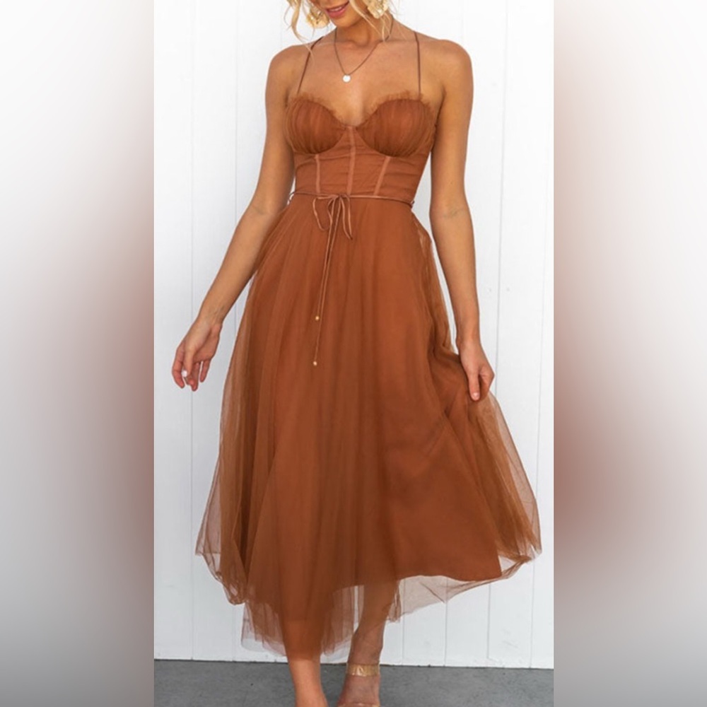 Febedress Open Back Waisted Swing Maxi Cami
Tulle Dress size small